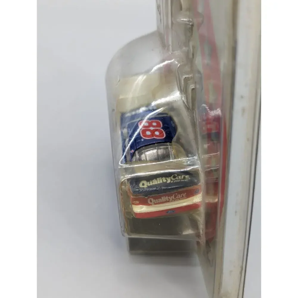 Winner's Circle Decade of Champions Dale Jarrett #88 Ford Taurus 1:64 Diecast